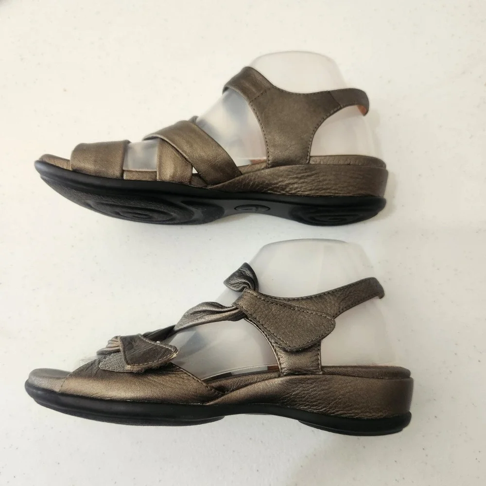 Clarks Artisan Lucena Women's Metallic Bronze Leather Knot Sandals 7W